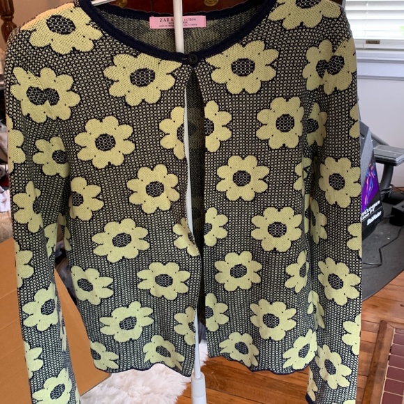 Zara collection one button cropped sweater.‎ Worn once. So cute!!! - Picture 1 of 3